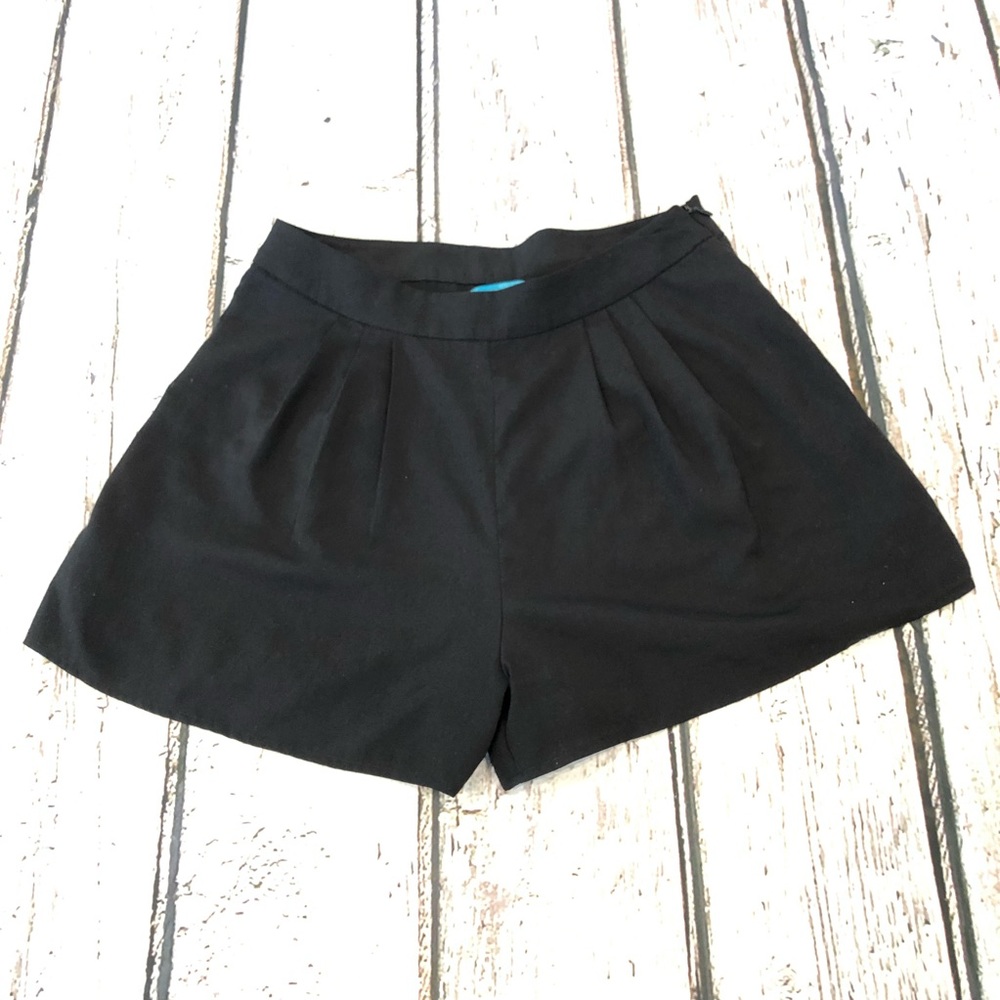 Black dress shorts - size medium